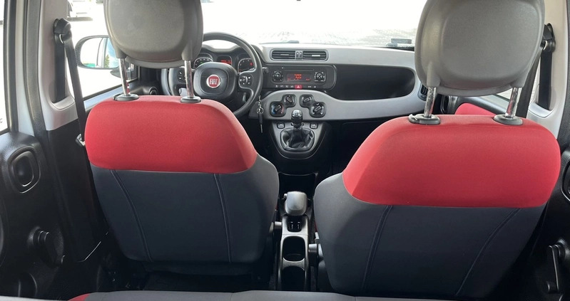 Fiat Panda cena 24900 przebieg: 148000, rok produkcji 2015 z Chociwel małe 742